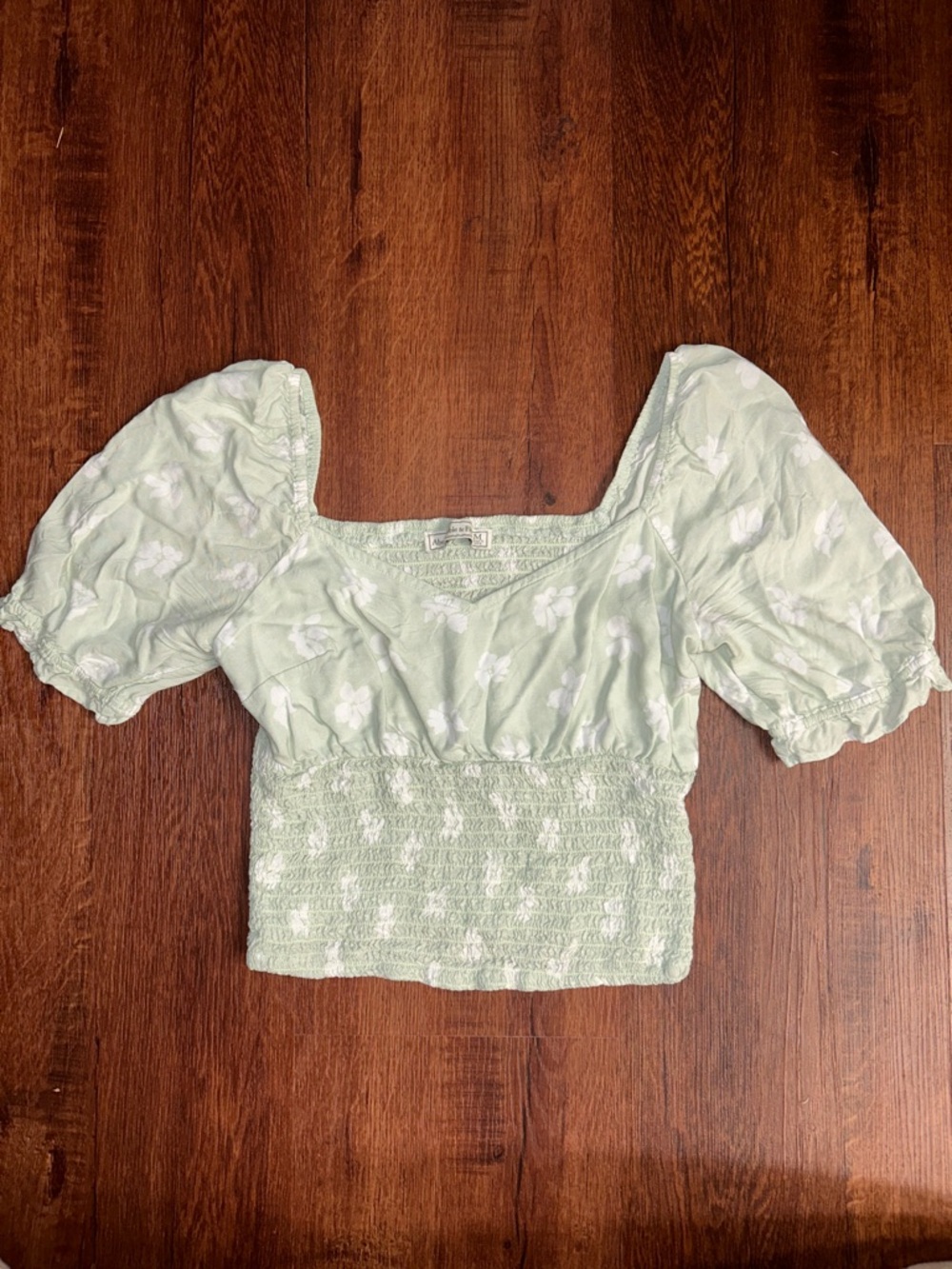 Abercrombie & Fitch Cropped Puff Sleeve Top in Green & White Floral Design Med